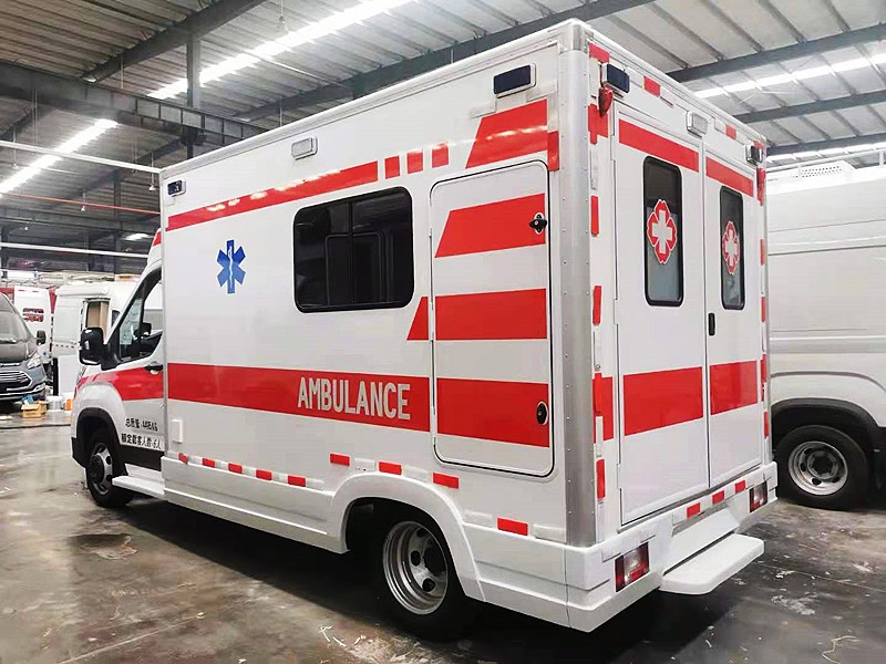 上汽大通長軸方艙救護(hù)車