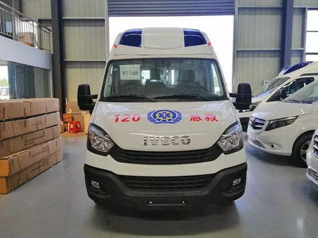 帶負(fù)壓的依維柯救護(hù)車新工藝制作外觀時(shí)尚美觀，功能實(shí)用