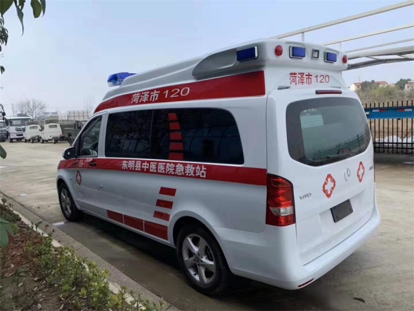 國六奔馳救護車