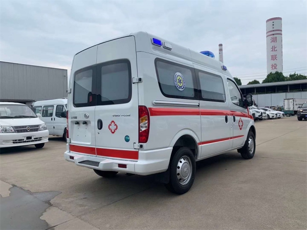 上汽大通短軸中頂救護(hù)車