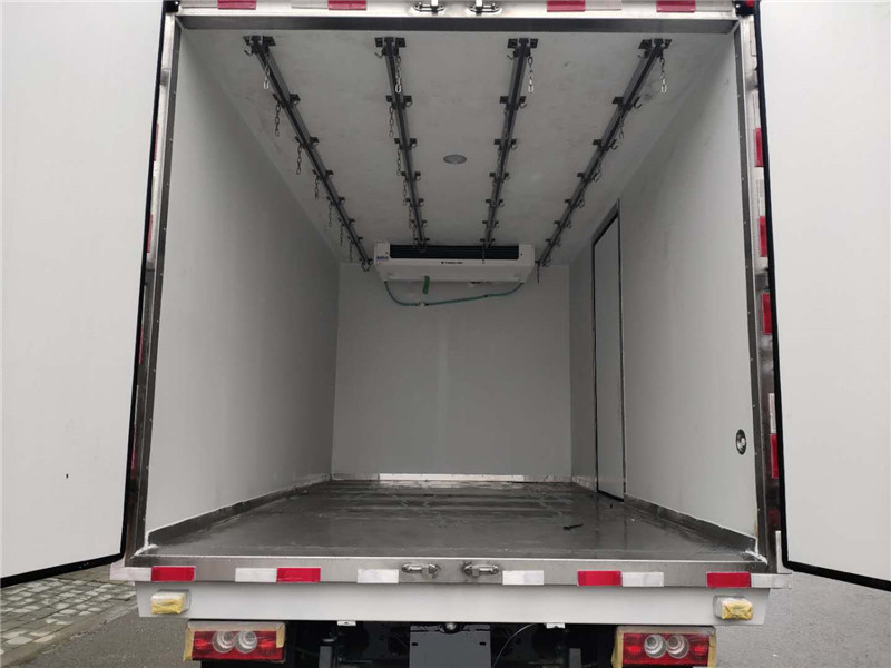 國六 福田歐馬可156馬力肉鉤冷藏車