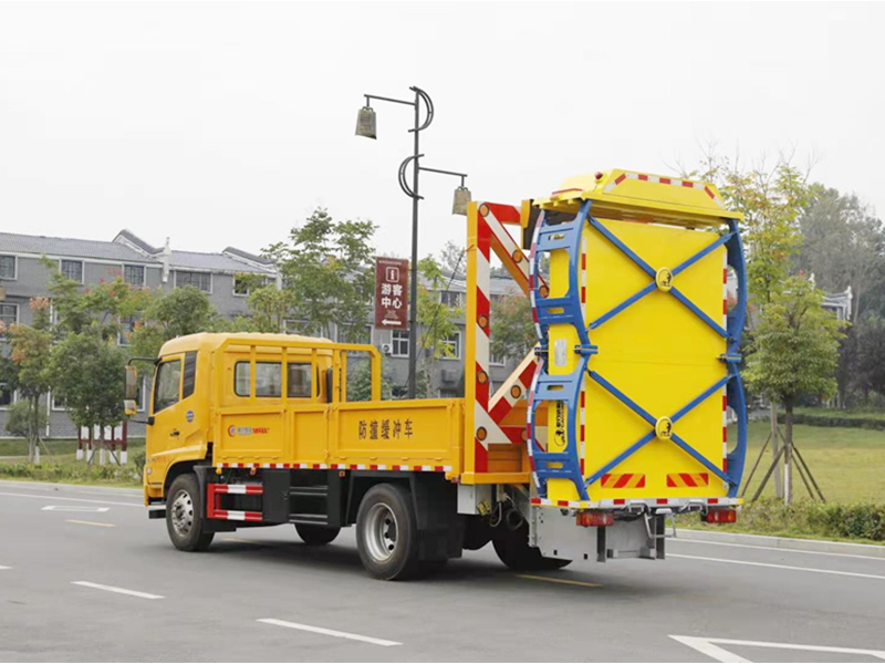 東風天錦康機210馬力防撞緩沖車（外擴型）