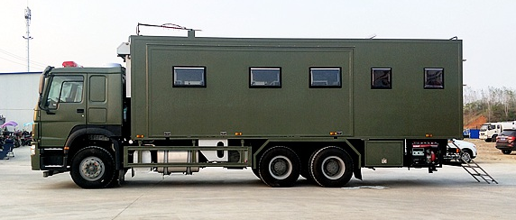 24人重汽豪沃部隊宿營車