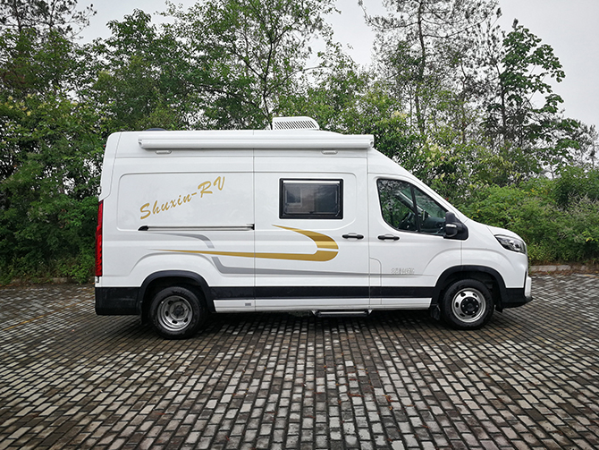 上汽大通V90加長軸超高頂B型房車